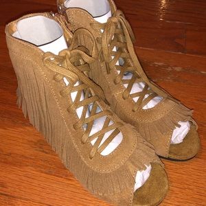 Joy Folie fringe shoe NWOB